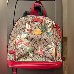 Gucci ❤️💚Beautiful Birds Classic Backpack 💚❤️Multicolor Floral and Bird Backpack
